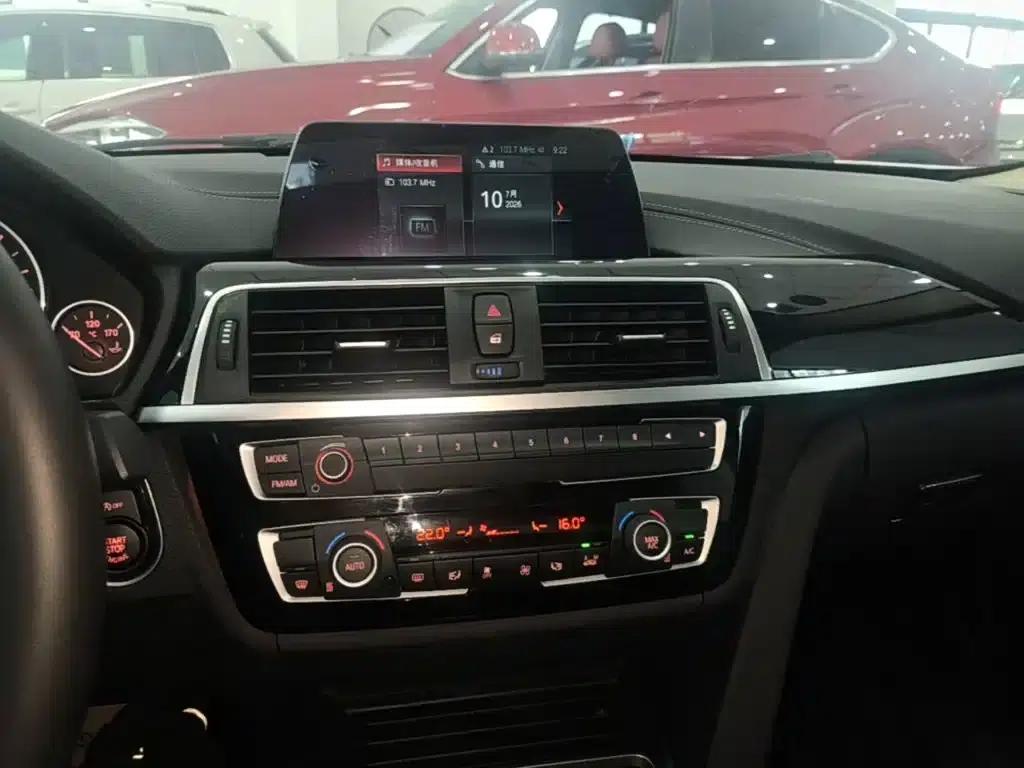 BMW 3 Series 2018 320Li Fashion Edition — миниатюра 13
