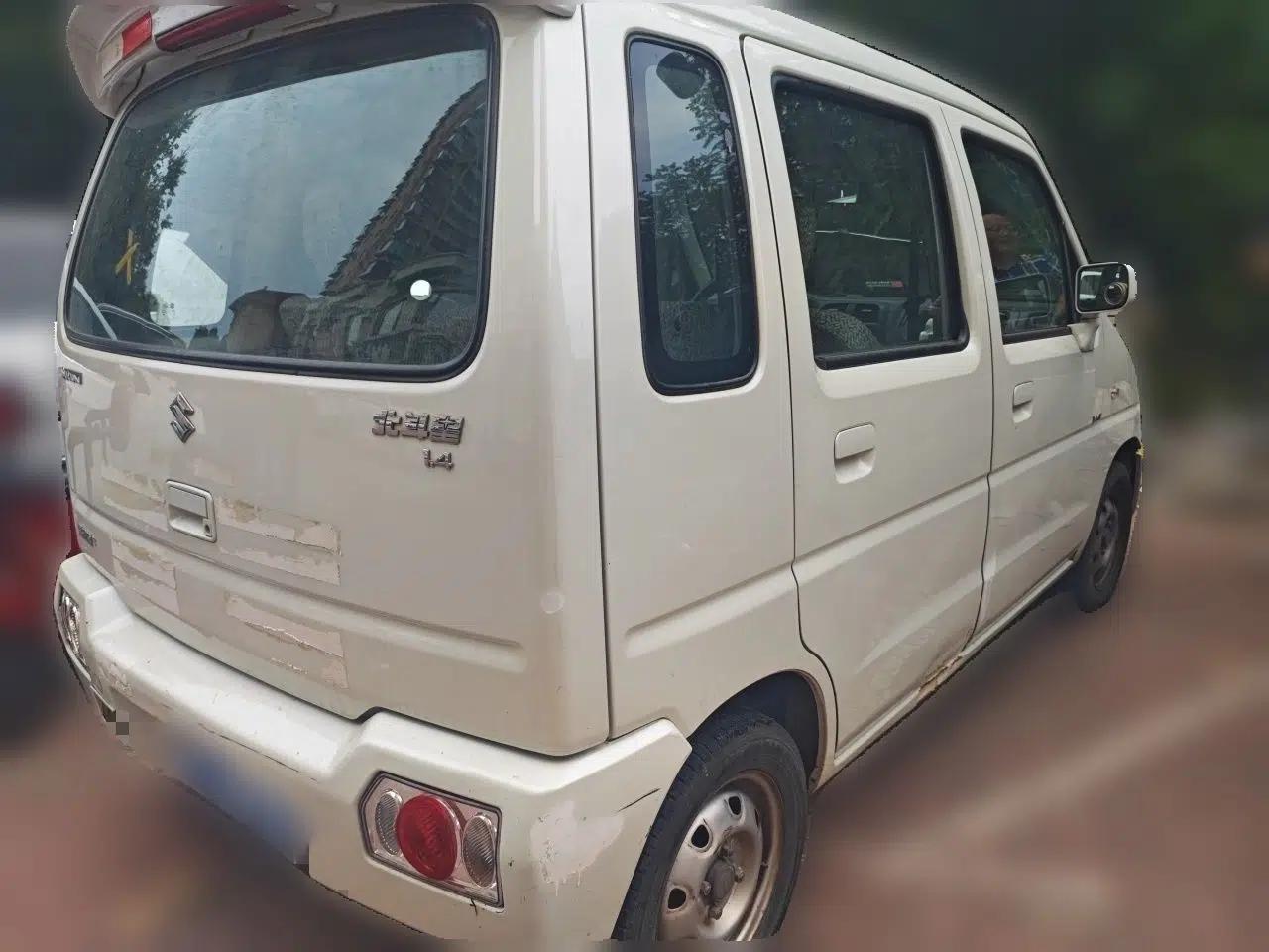 Suzuki Wagon R 2016 1.4L Manual Value Model — миниатюра 6