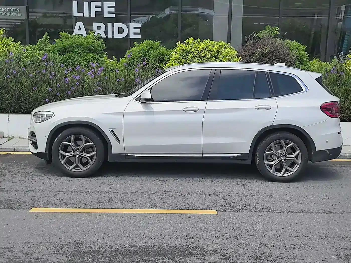 BMW X3 2021 xDrive28i Luxury Package — миниатюра 3