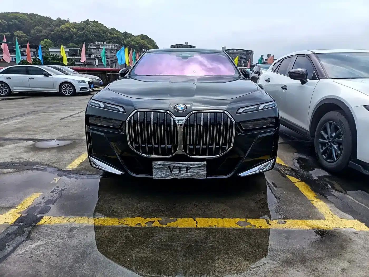 2023 BMW 7 Series 735Li M Sport Package — миниатюра 2