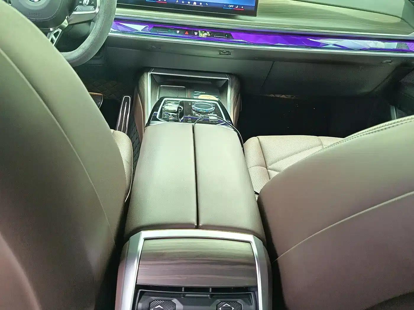 2023 BMW 7 Series 735Li M Sport Package — миниатюра 13