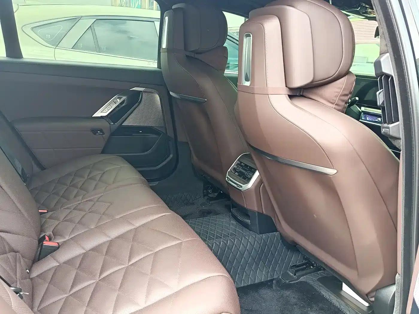 2023 BMW 7 Series 735Li M Sport Package — миниатюра 8