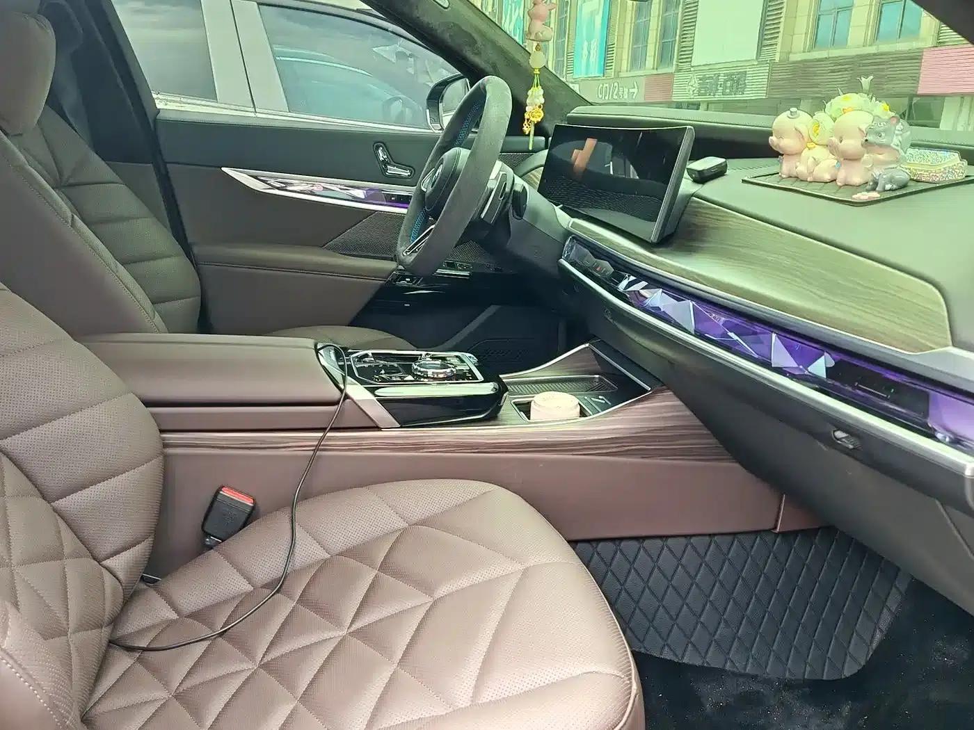 2023 BMW 7 Series 735Li M Sport Package — миниатюра 9