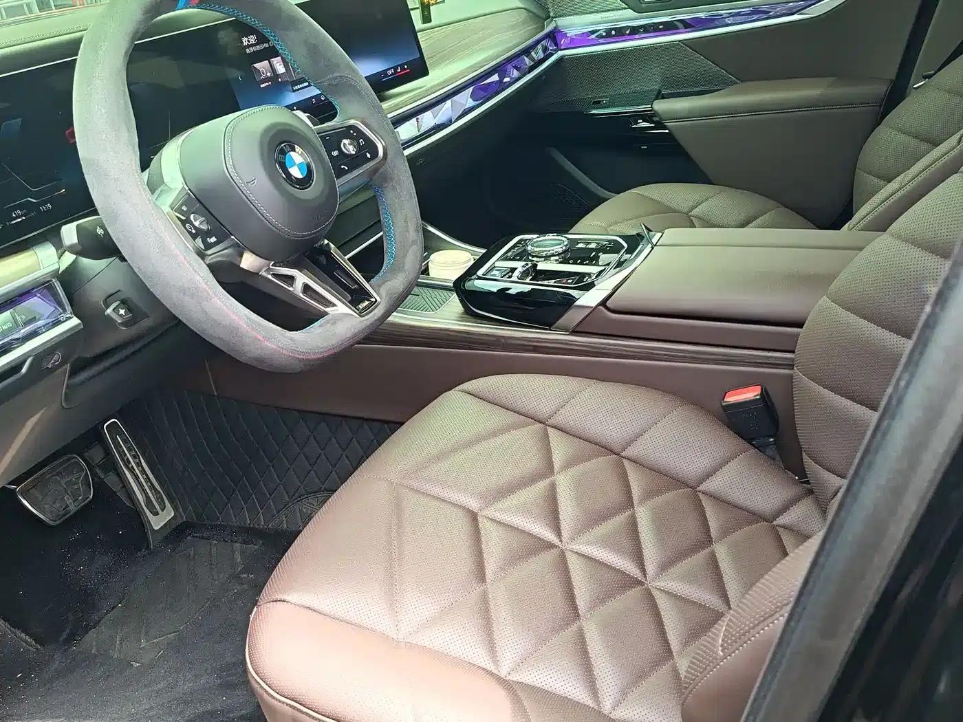 2023 BMW 7 Series 735Li M Sport Package — миниатюра 10