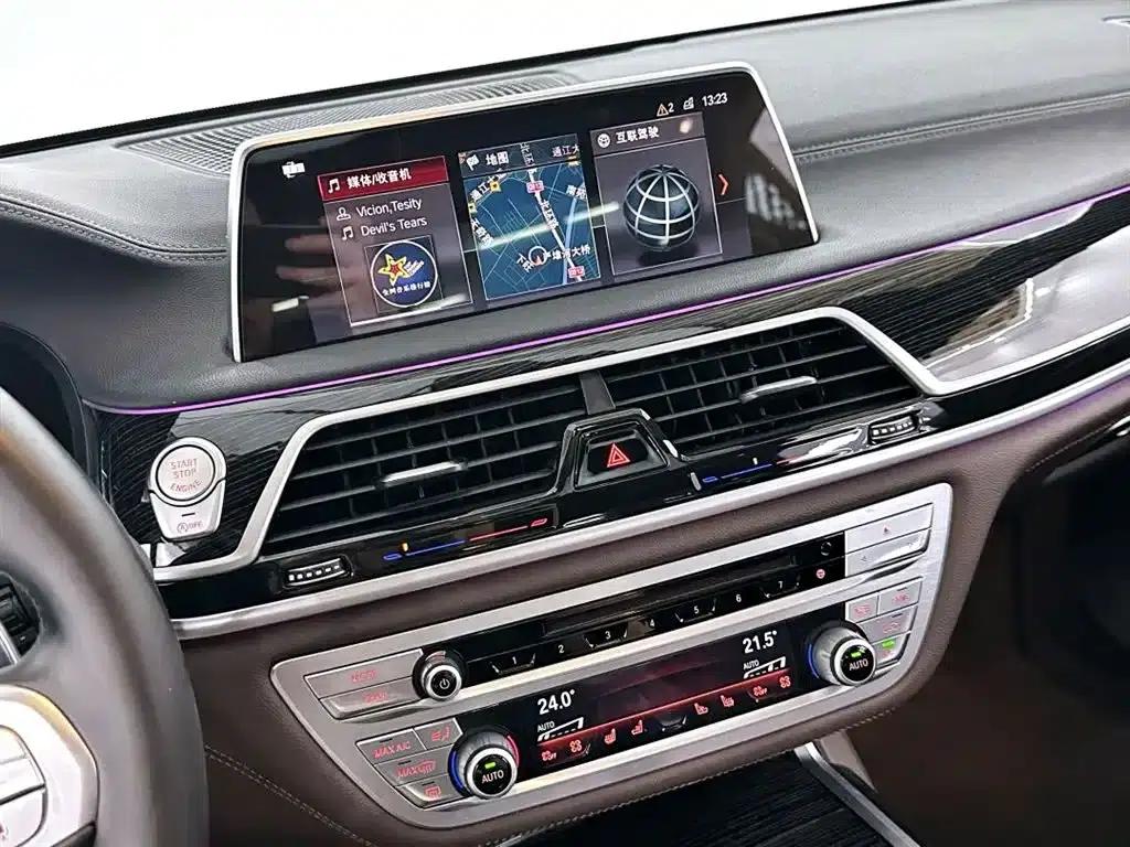2018 BMW 7 Series 730Li Leading Edition M Sport Package — миниатюра 14