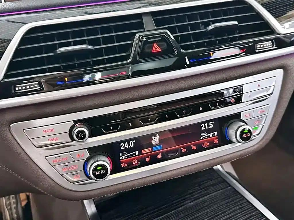 2018 BMW 7 Series 730Li Leading Edition M Sport Package — миниатюра 17