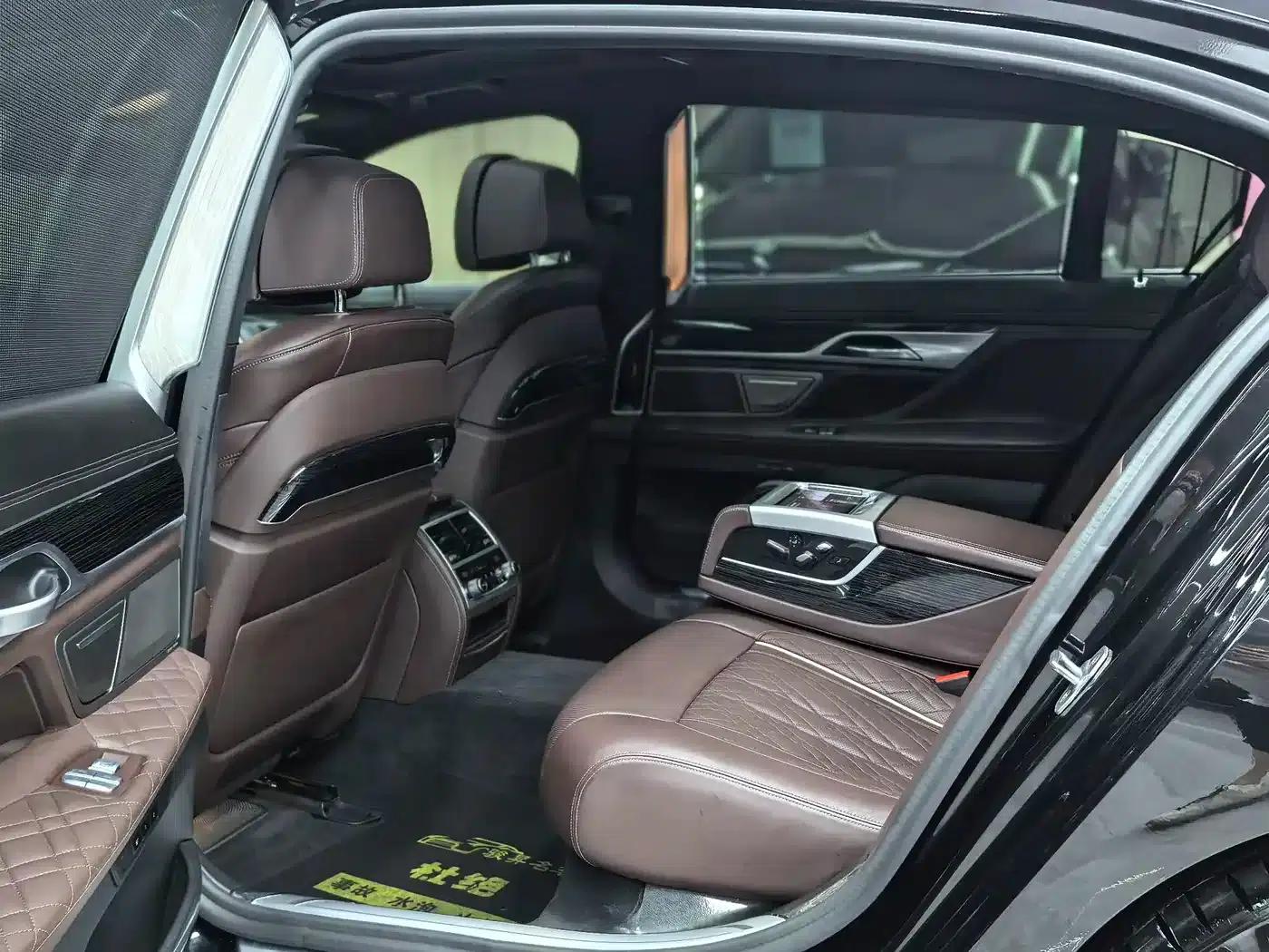 2019 BMW 7 Series Facelift 740Li Leading Edition M Sport Package — миниатюра 11