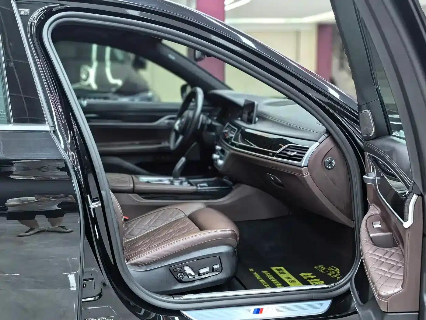 2019 BMW 7 Series Facelift 740Li Leading Edition M Sport Package — миниатюра 12