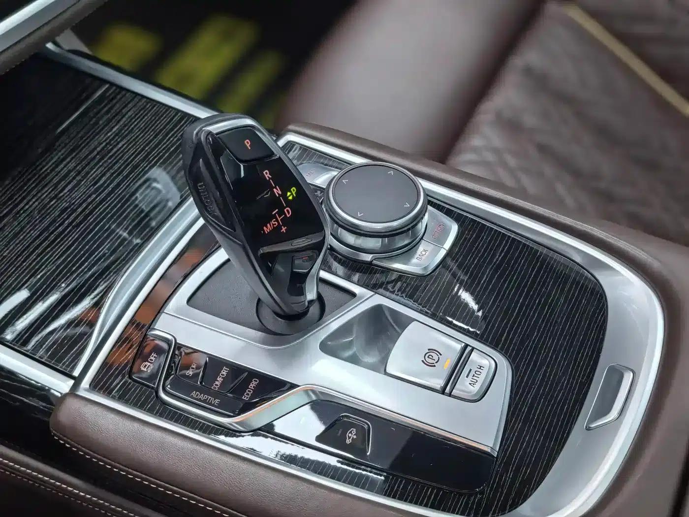 2019 BMW 7 Series Facelift 740Li Leading Edition M Sport Package — миниатюра 16