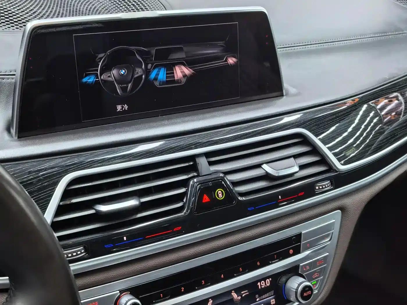 2019 BMW 7 Series Facelift 740Li Leading Edition M Sport Package — миниатюра 17