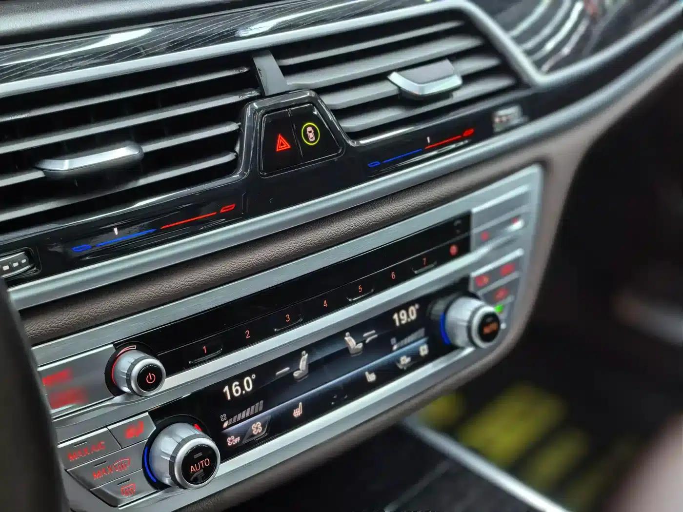 2019 BMW 7 Series Facelift 740Li Leading Edition M Sport Package — миниатюра 18