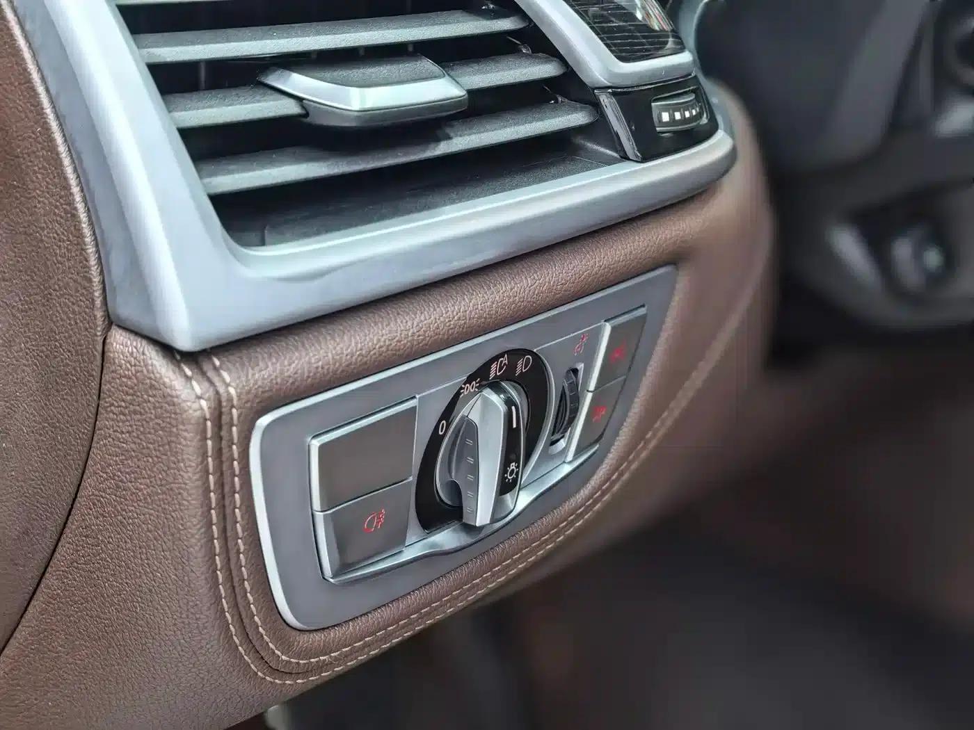 2019 BMW 7 Series Facelift 740Li Leading Edition M Sport Package — миниатюра 19