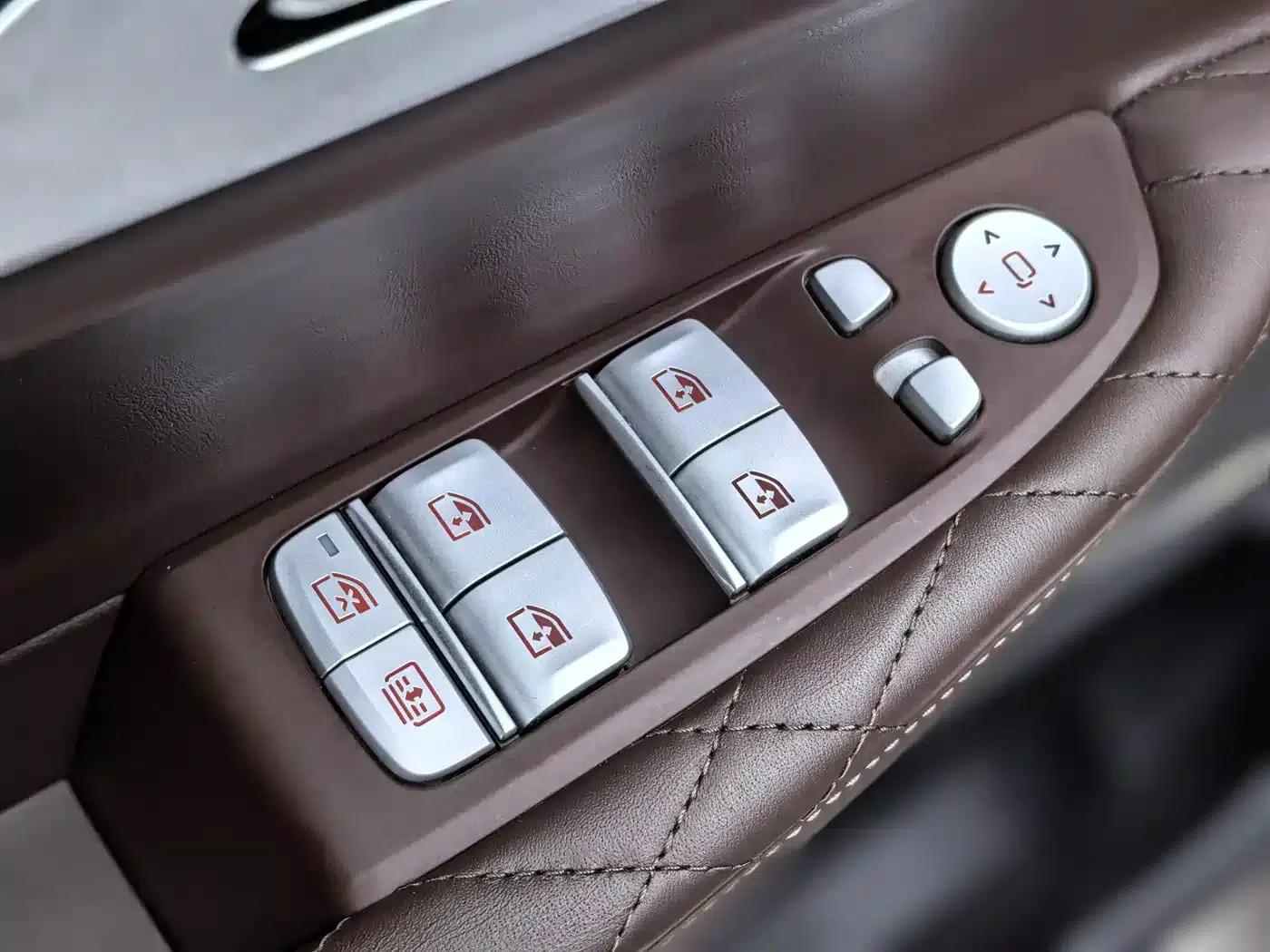 2019 BMW 7 Series Facelift 740Li Leading Edition M Sport Package — миниатюра 21