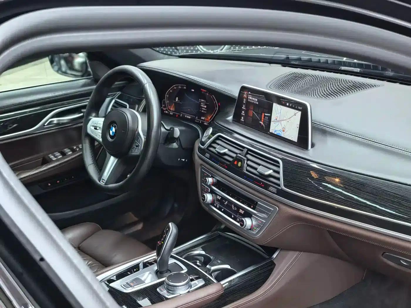 2019 BMW 7 Series Facelift 740Li Leading Edition M Sport Package — миниатюра 23