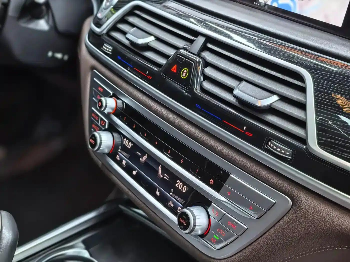2019 BMW 7 Series Facelift 740Li Leading Edition M Sport Package — миниатюра 25