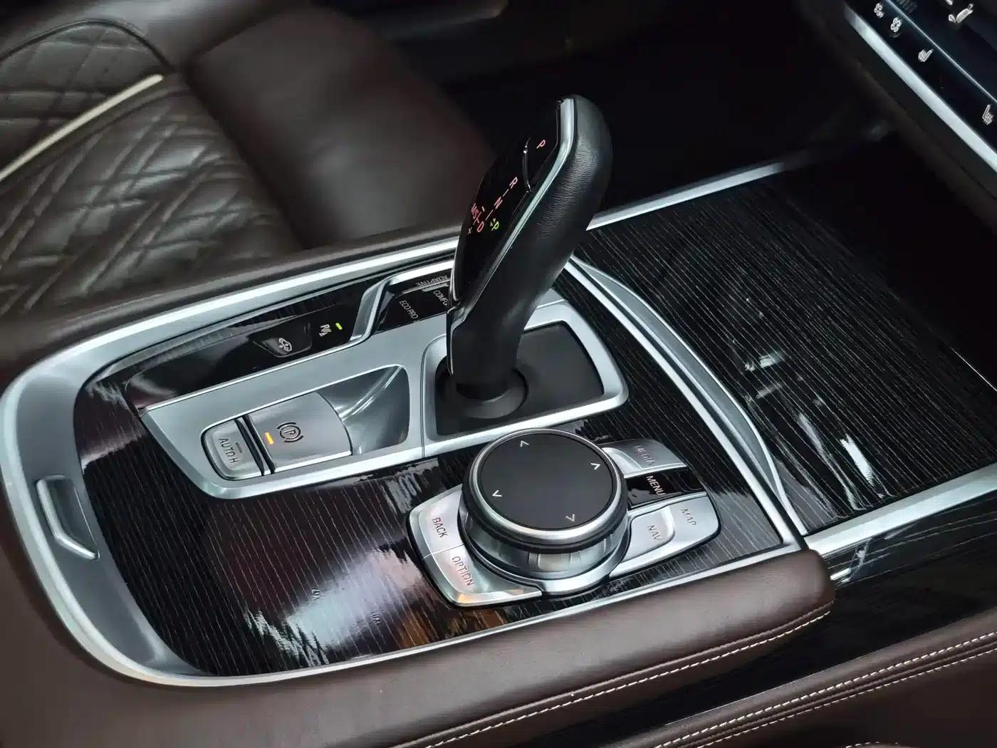 2019 BMW 7 Series Facelift 740Li Leading Edition M Sport Package — миниатюра 26