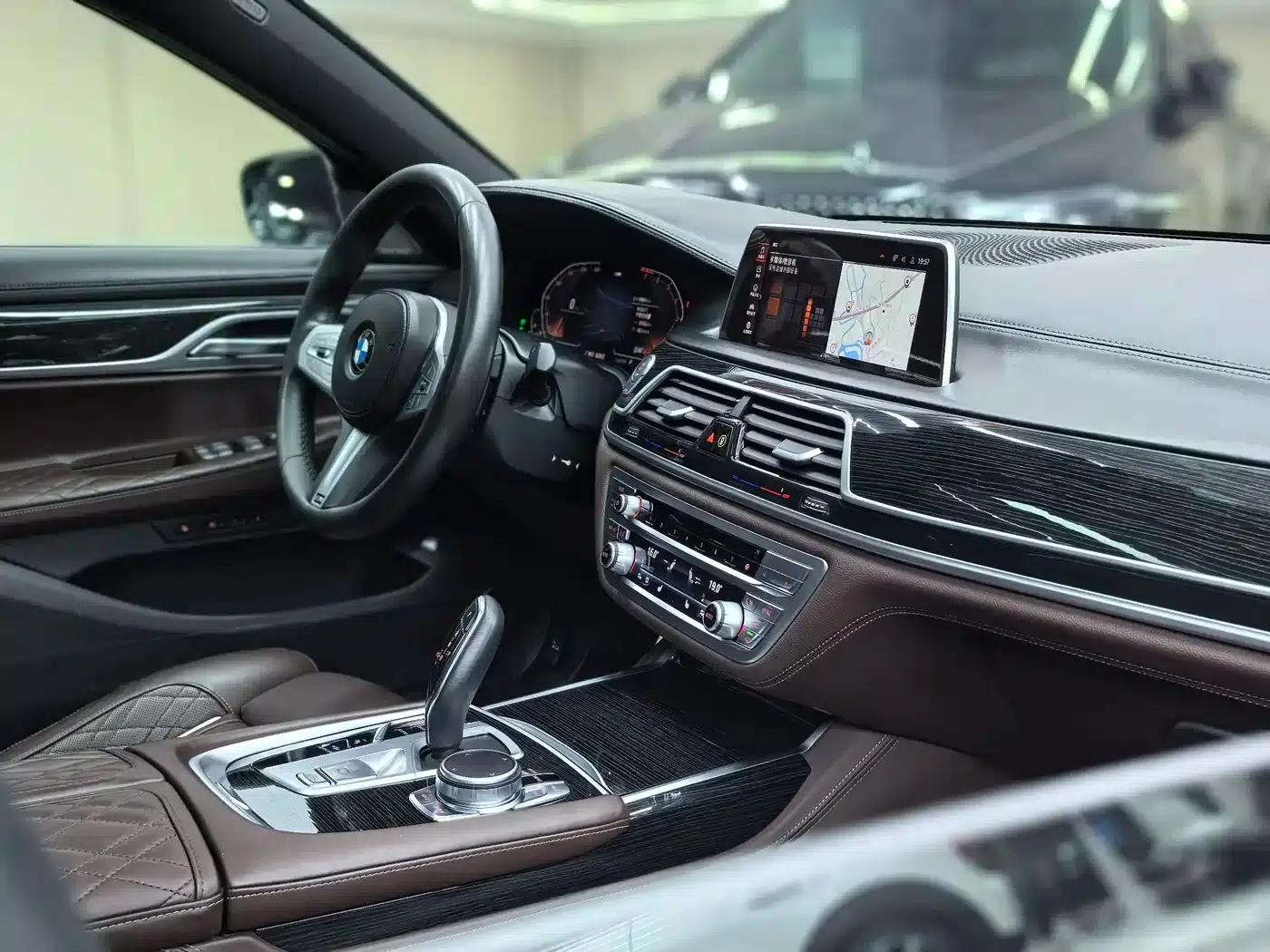 2019 BMW 7 Series Facelift 740Li Leading Edition M Sport Package — миниатюра 28