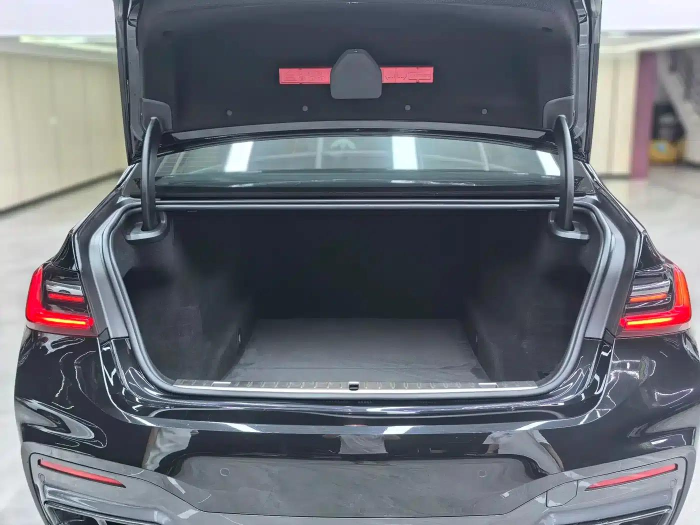 2019 BMW 7 Series Facelift 740Li Leading Edition M Sport Package — миниатюра 31