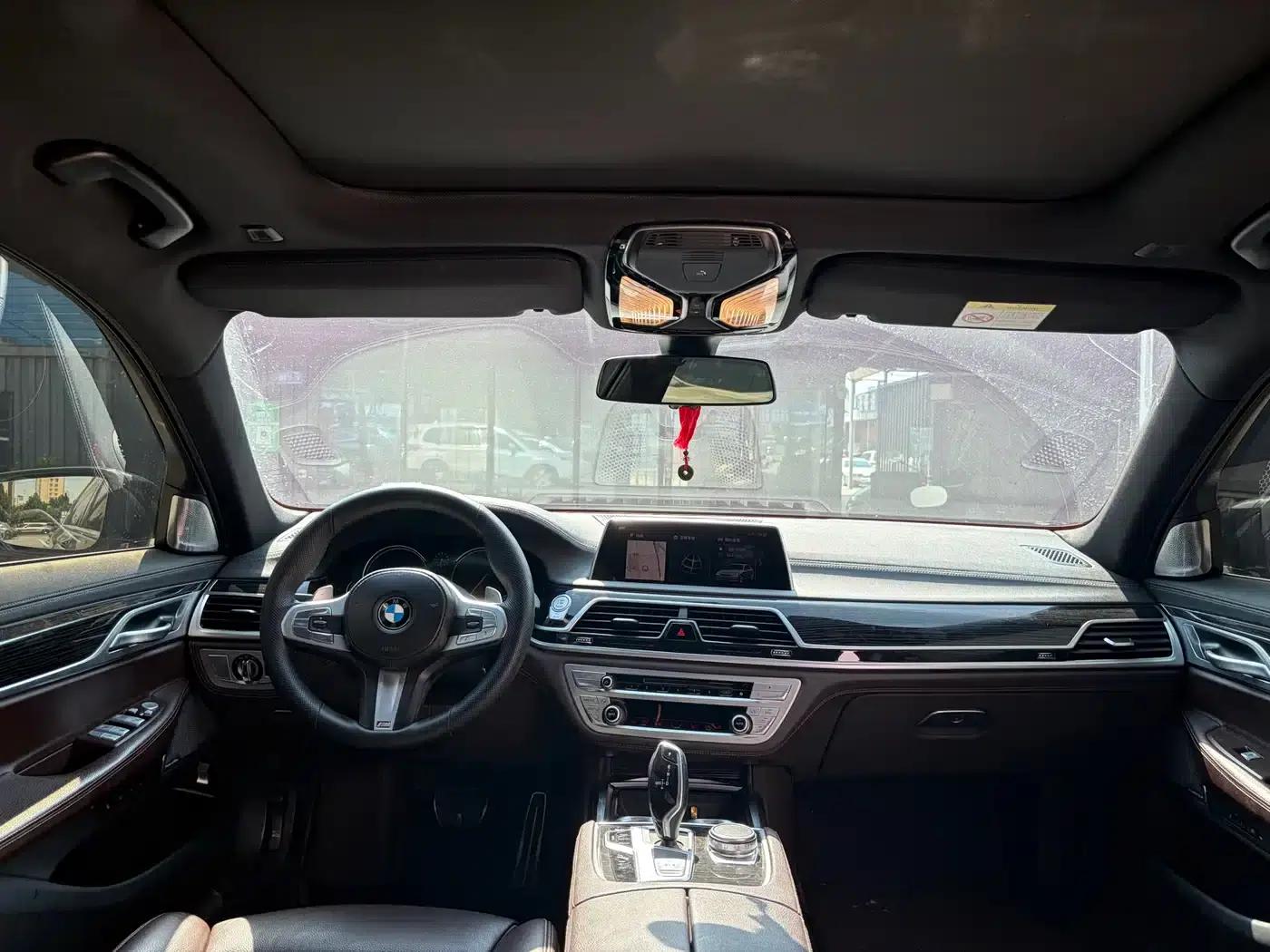 2018 BMW 7 Series 730Li Leading Edition M Sport Package — миниатюра 5
