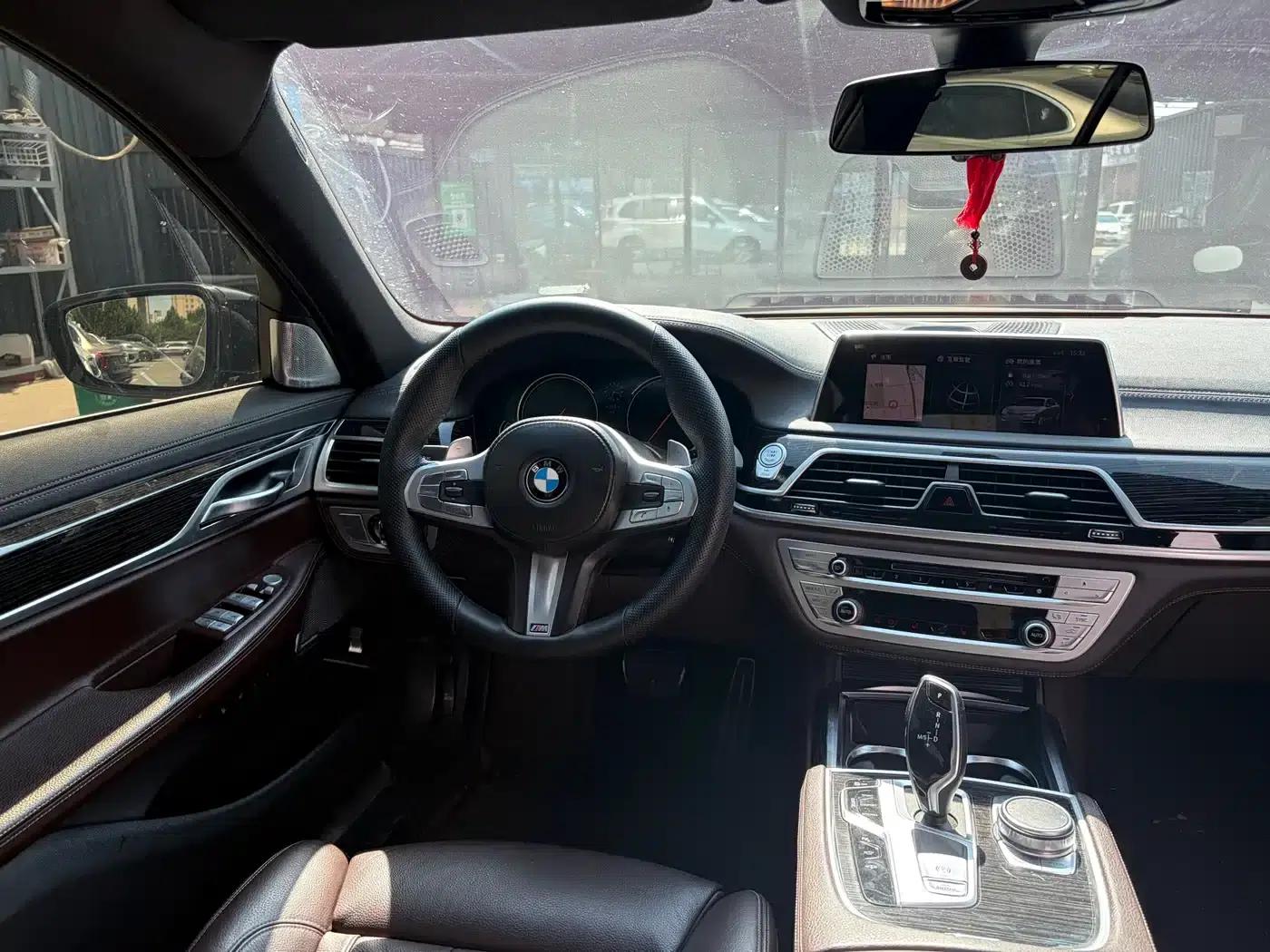 2018 BMW 7 Series 730Li Leading Edition M Sport Package — миниатюра 6