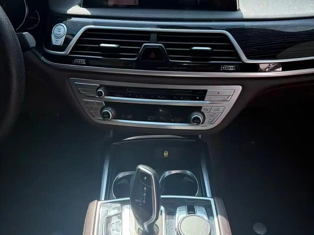 2018 BMW 7 Series 730Li Leading Edition M Sport Package — миниатюра 7