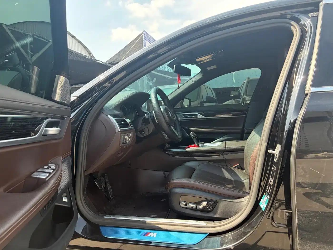 2018 BMW 7 Series 730Li Leading Edition M Sport Package — миниатюра 8