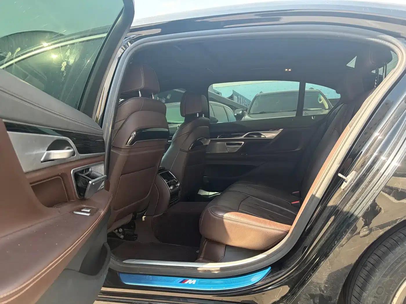 2018 BMW 7 Series 730Li Leading Edition M Sport Package — миниатюра 9