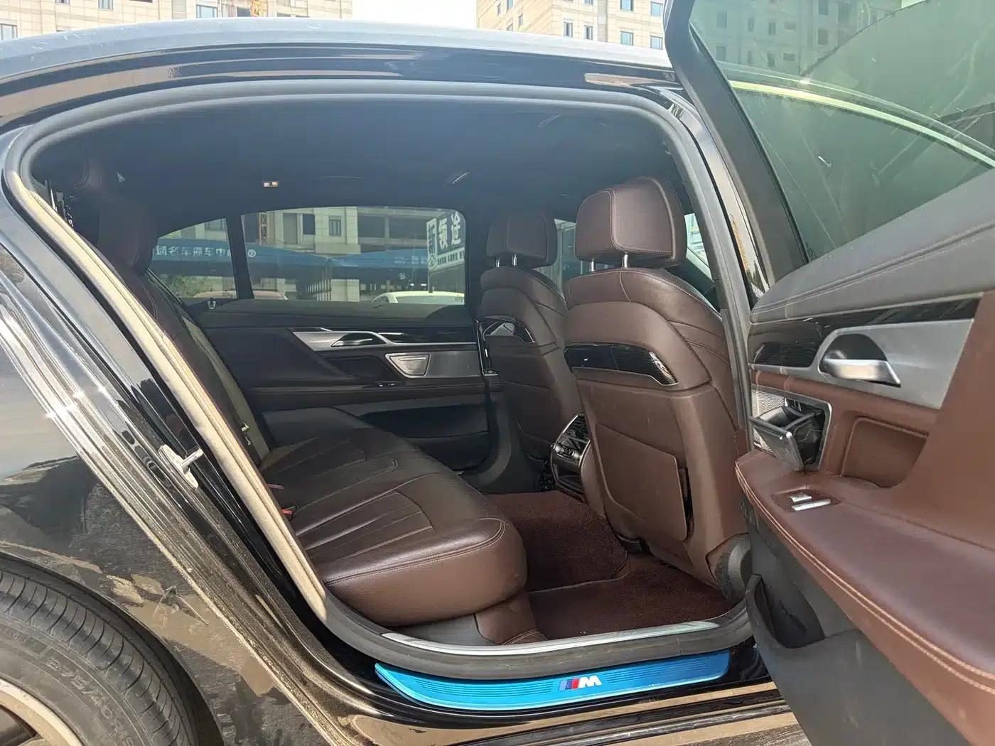 2018 BMW 7 Series 730Li Leading Edition M Sport Package — миниатюра 10