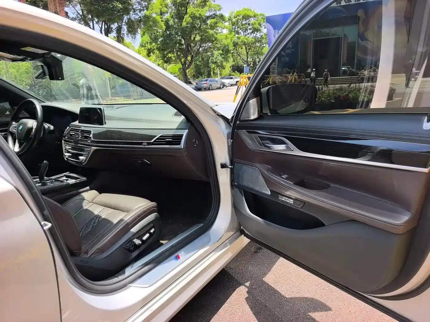 2018 BMW 7 Series 730Li Luxury M Sport Package — миниатюра 13