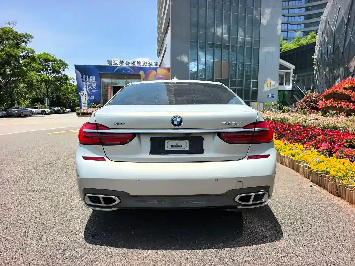 2018 BMW 7 Series 730Li Luxury M Sport Package — миниатюра 14