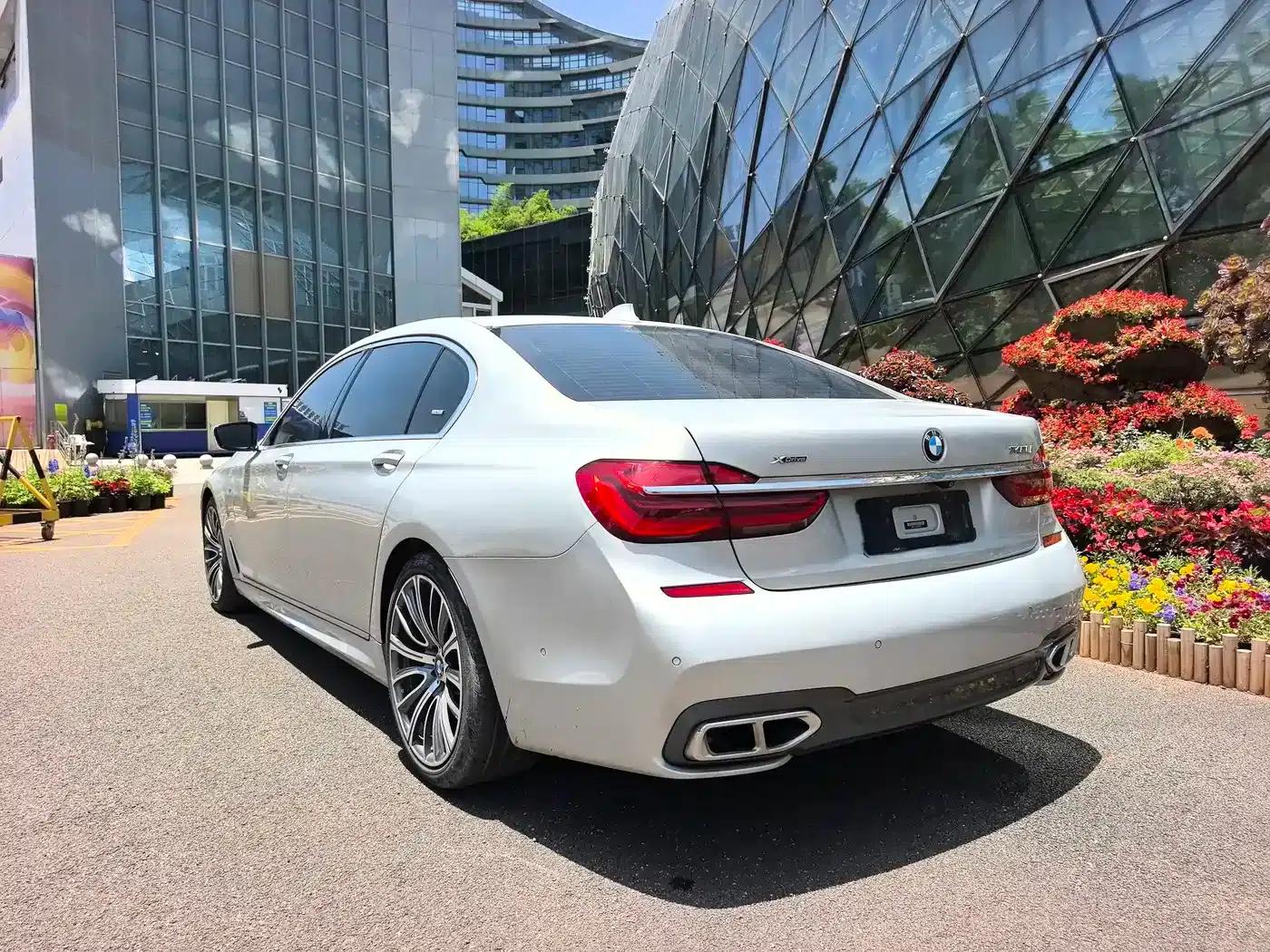 2018 BMW 7 Series 730Li Luxury M Sport Package — миниатюра 15