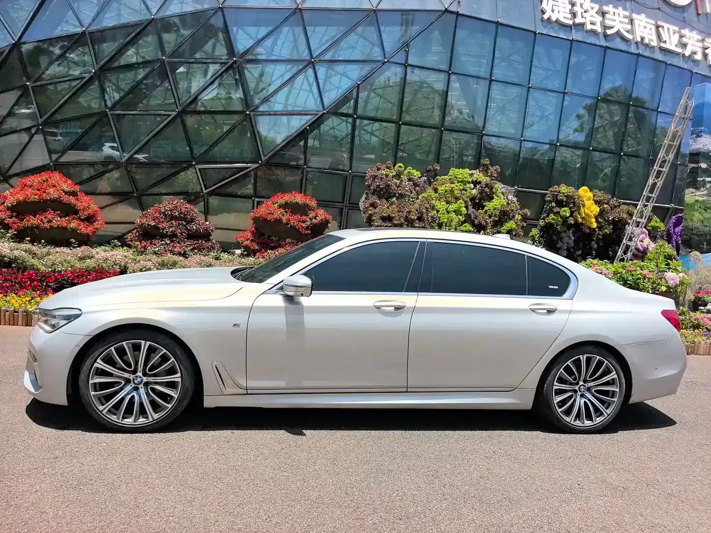 2018 BMW 7 Series 730Li Luxury M Sport Package — миниатюра 3