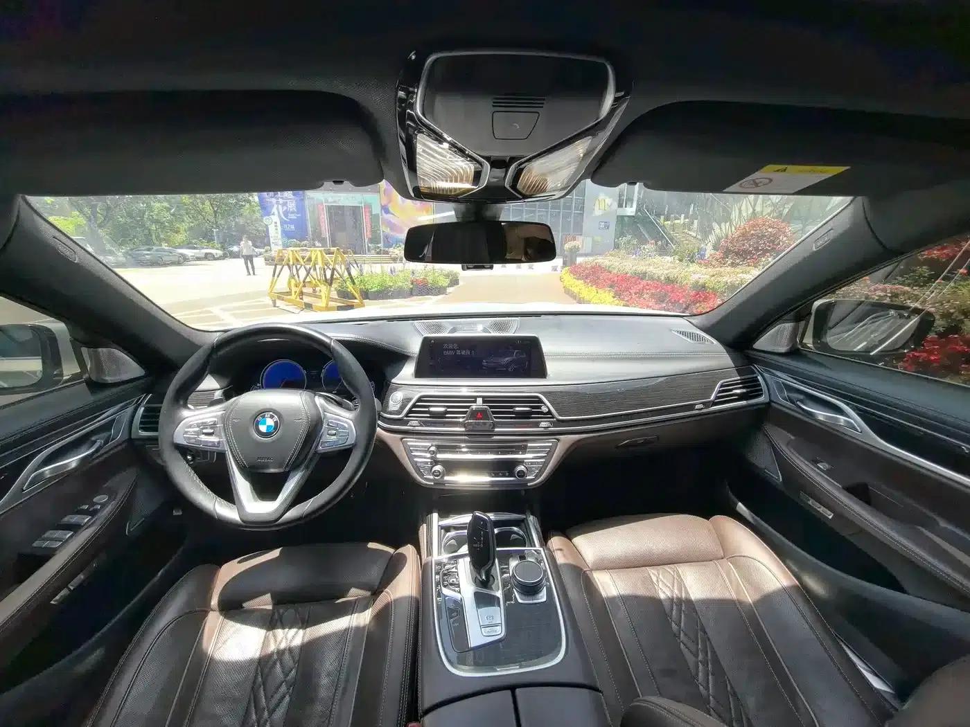2018 BMW 7 Series 730Li Luxury M Sport Package — миниатюра 5