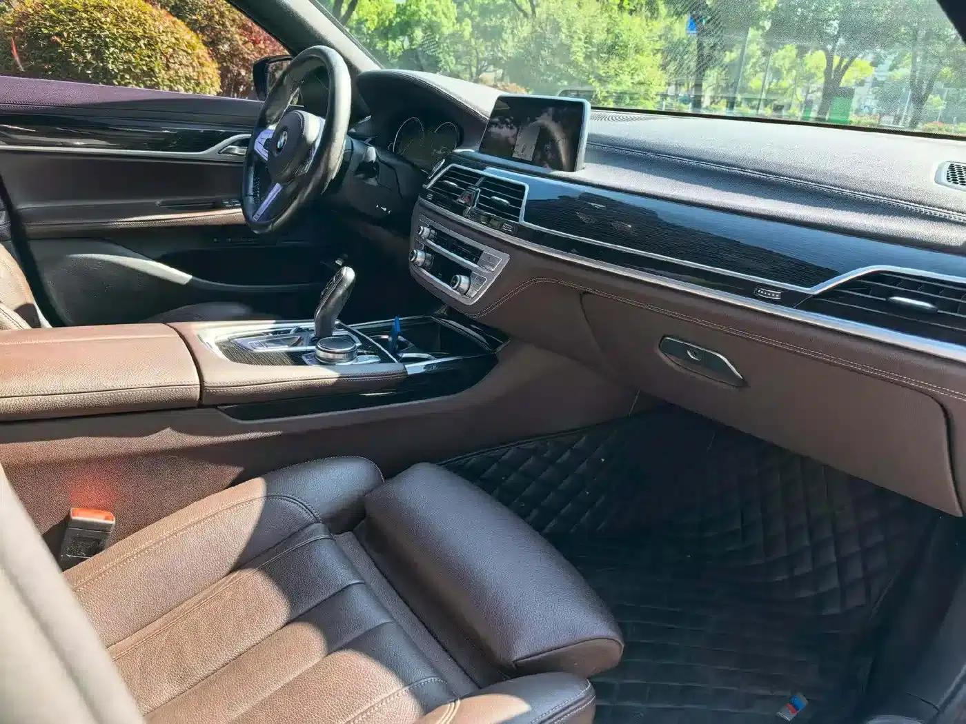 2018 BMW 7 Series 730Li Leading Edition M Sport Package — миниатюра 7