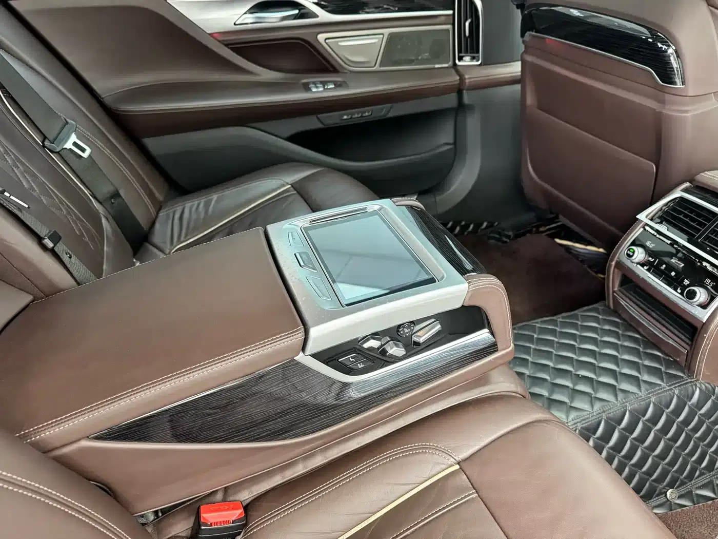 2019 BMW 7 Series Facelift 730Li M Sport Package — миниатюра 11