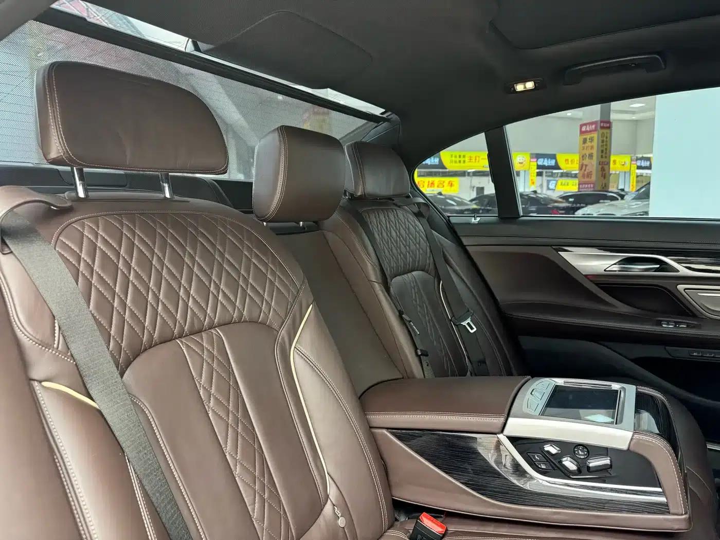 2019 BMW 7 Series Facelift 730Li M Sport Package — миниатюра 12