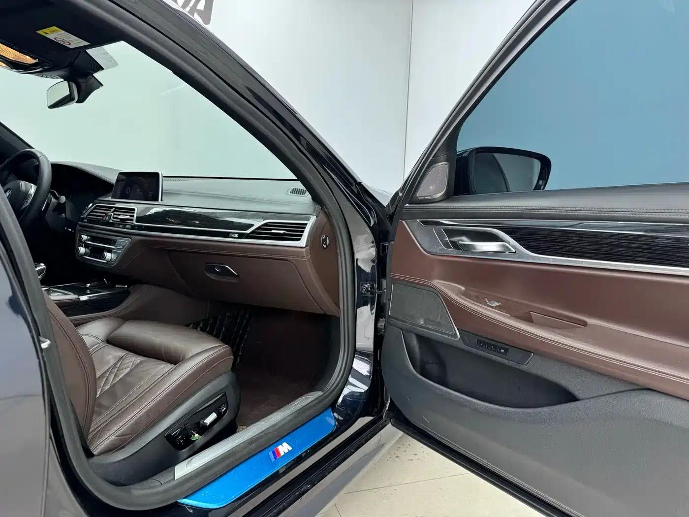 2019 BMW 7 Series Facelift 730Li M Sport Package — миниатюра 13