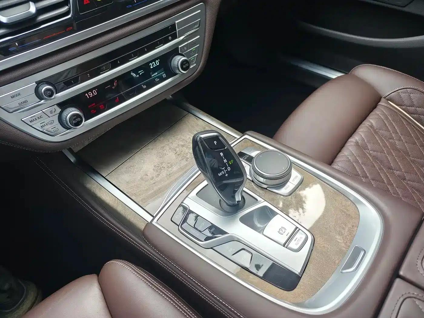 2021 BMW 7 Series 740Li Leading Luxury Package — миниатюра 17