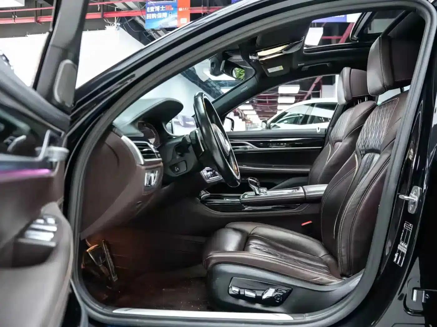 2021 BMW 7 Series 730Li M Sport Package — миниатюра 9