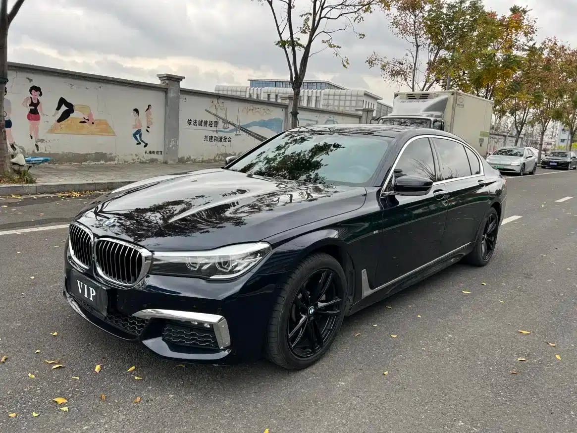 2018 BMW 7 Series 730Li Leading Edition M Sport Package — миниатюра 1