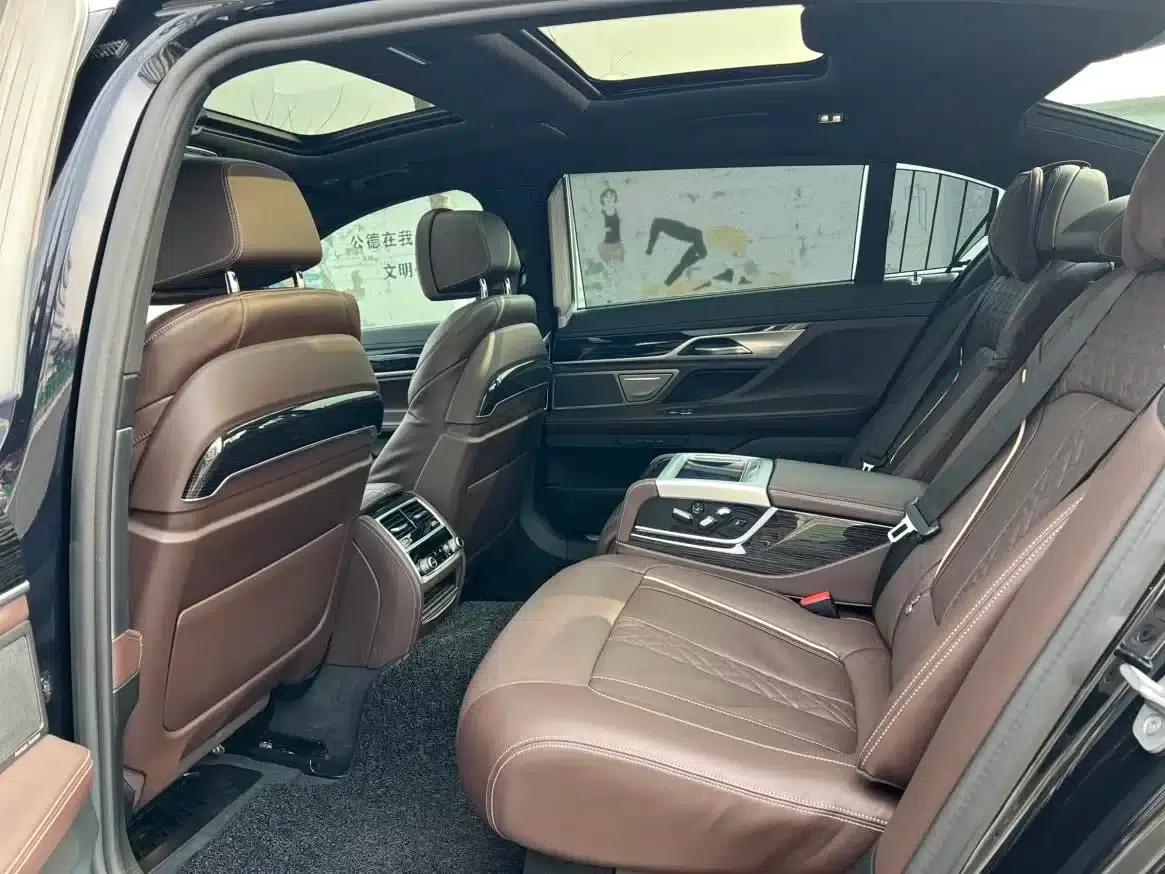 2021 BMW 7 Series 730Li M Sport Package — миниатюра 11