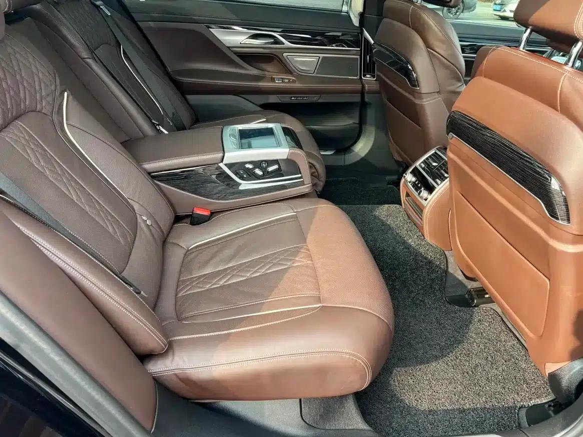 2021 BMW 7 Series 730Li M Sport Package — миниатюра 13