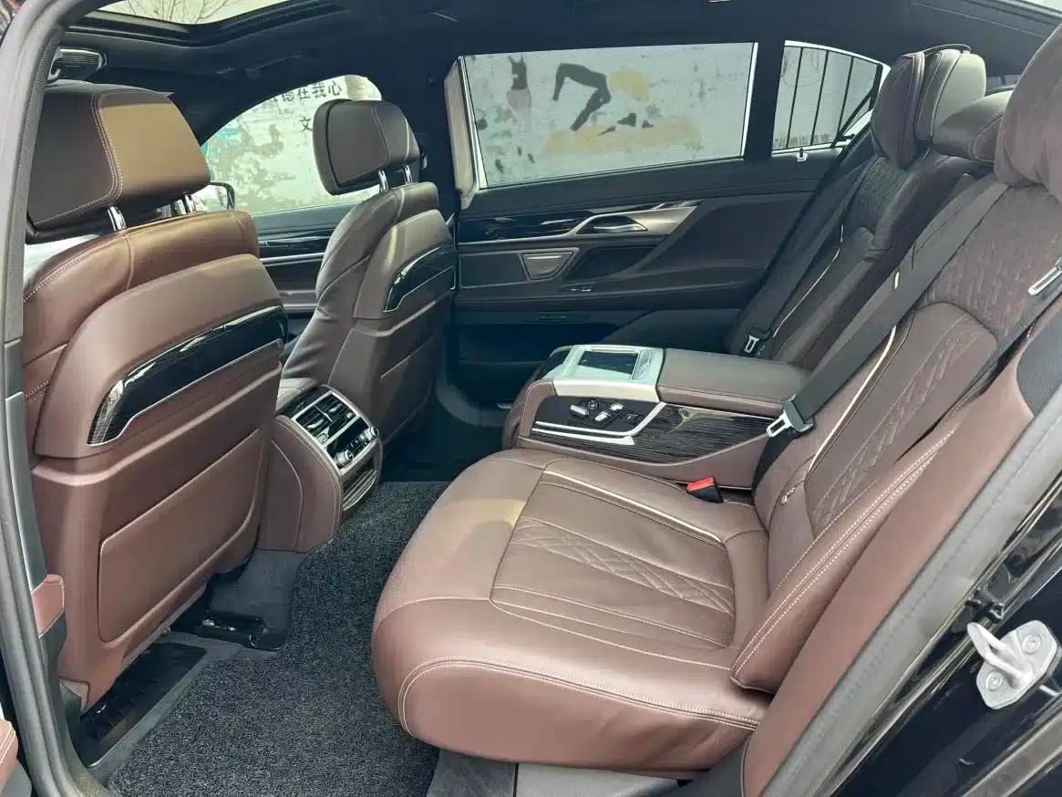 2021 BMW 7 Series 730Li M Sport Package — миниатюра 15
