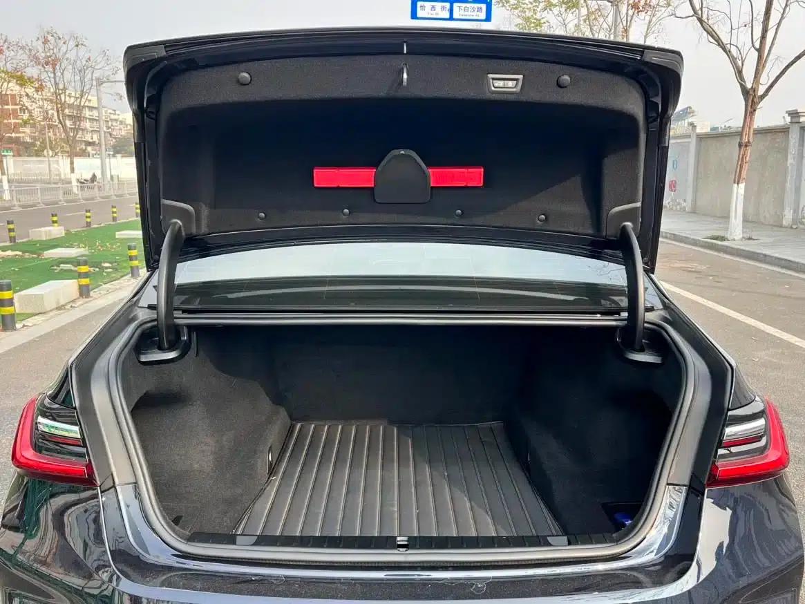 2021 BMW 7 Series 730Li M Sport Package — миниатюра 19