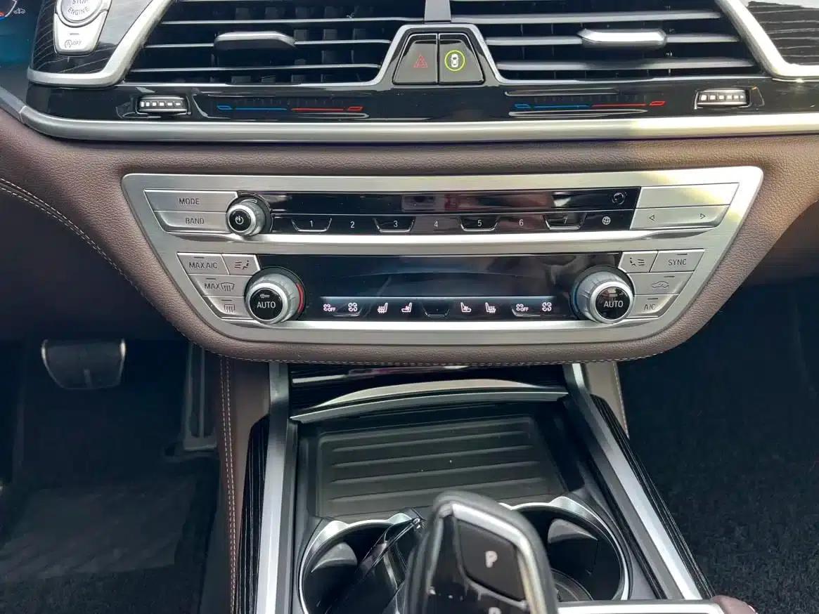 2021 BMW 7 Series 730Li M Sport Package — миниатюра 6