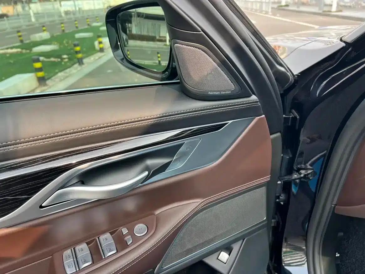 2021 BMW 7 Series 730Li M Sport Package — миниатюра 8