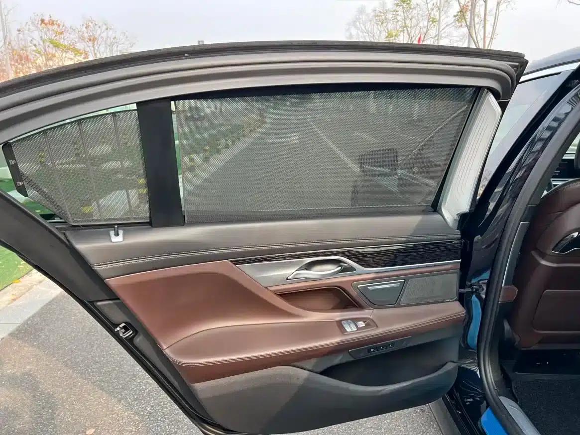 2021 BMW 7 Series 730Li M Sport Package — миниатюра 9