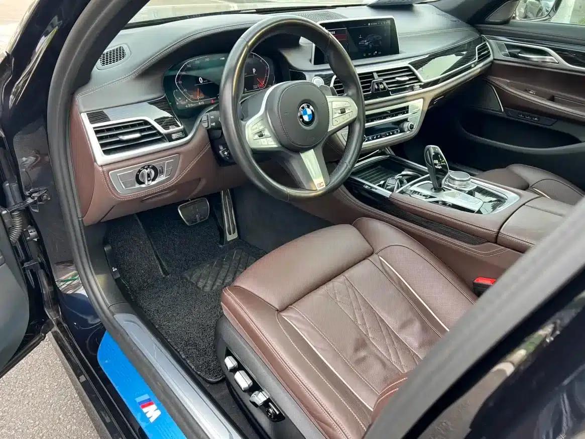 2021 BMW 7 Series 730Li M Sport Package — миниатюра 10