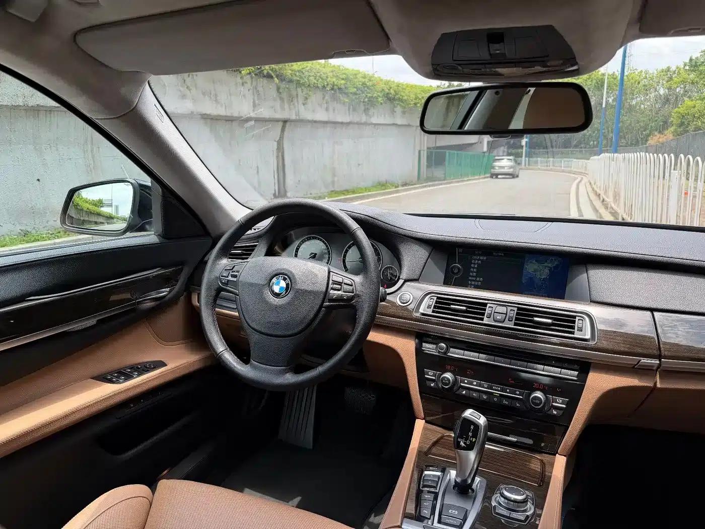 2011 BMW 7 Series 750Li xDrive — миниатюра 11
