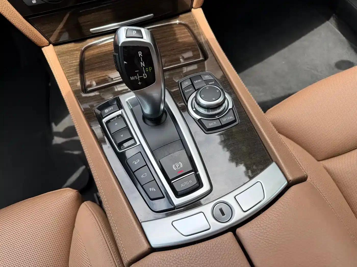 2011 BMW 7 Series 750Li xDrive — миниатюра 16